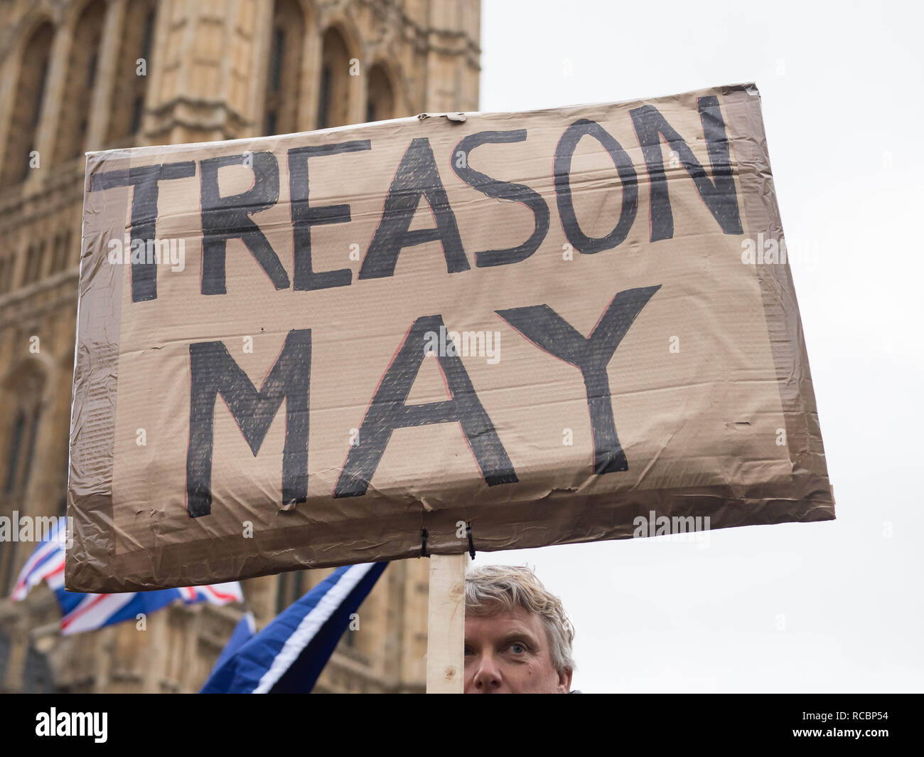 Londres en Angleterre. 15 janvier 2019. Les deux Brexit Brexit anti et pro les militants à l'extérieur de la Chambre des communes le jour MPs vote sur Theresa May's Brexit traiter. Crédit : Michael Tubi/Alamy Live News Banque D'Images