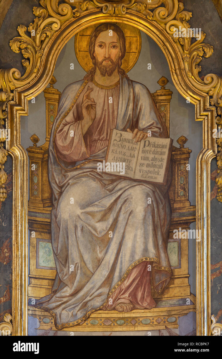 PRAGUE, RÉPUBLIQUE TCHÈQUE - le 13 octobre 2018 : la peinture de jésus l'enseignant sur l'autel principal de l'église Kostel Svatého Mikuláše Banque D'Images