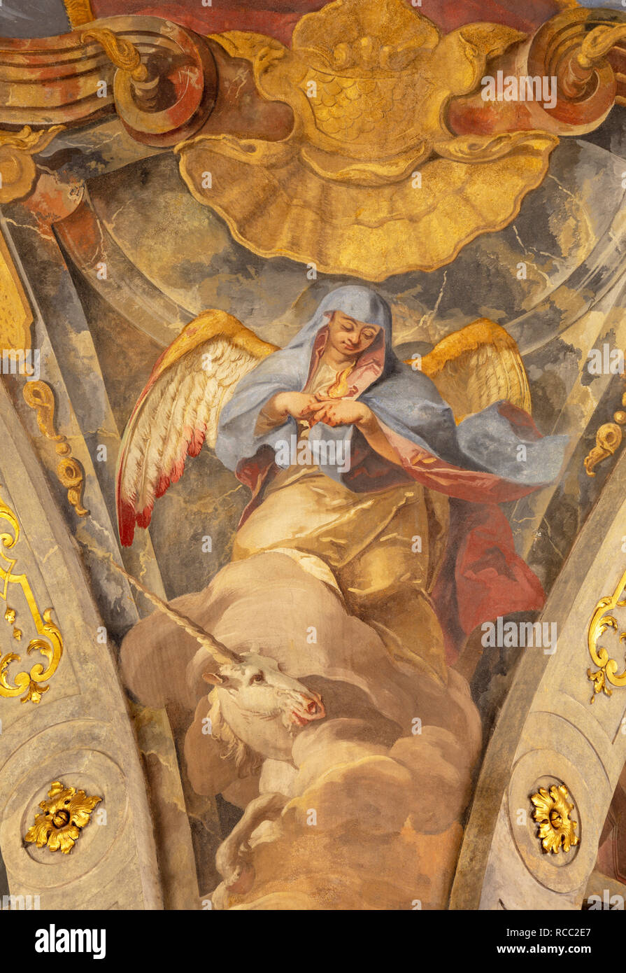 PRAGUE, RÉPUBLIQUE TCHÈQUE - le 18 octobre 2018 : la fresque de vertus cardinales de l'amour à l'église Svaté Kateřiny par Alexandrijské Kostel Banque D'Images