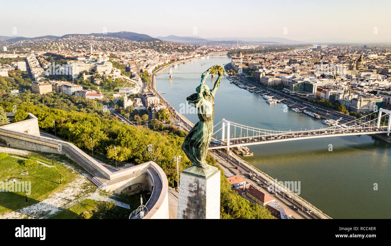 Statue de la liberté Szabadság szobor, Citadella, Budapest, Hongrie Banque D'Images