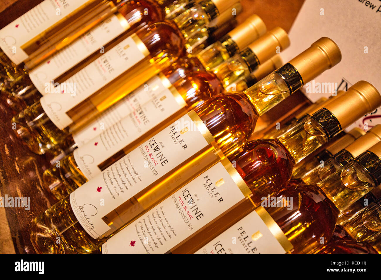 Niagara on the Lake, Ontario, Canada - 20 août, 2018 : Célèbre Niagara Ice Wine sur l'affichage à une clientèle huppée winery Banque D'Images