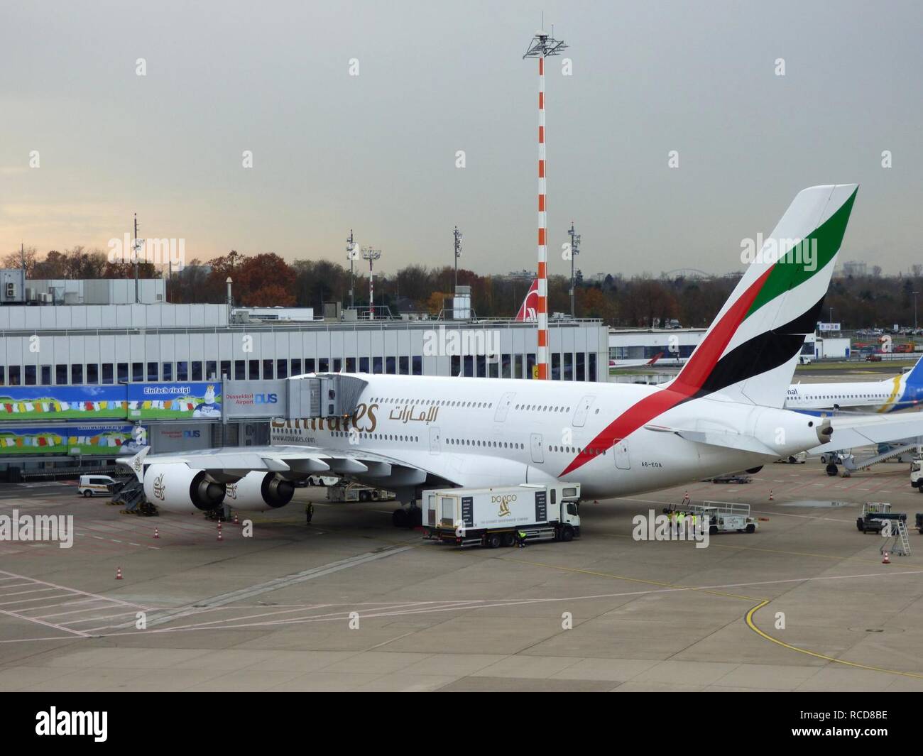 Airbus A380 A6-Unis (AOD) l'aéroport de Düsseldorf. Banque D'Images