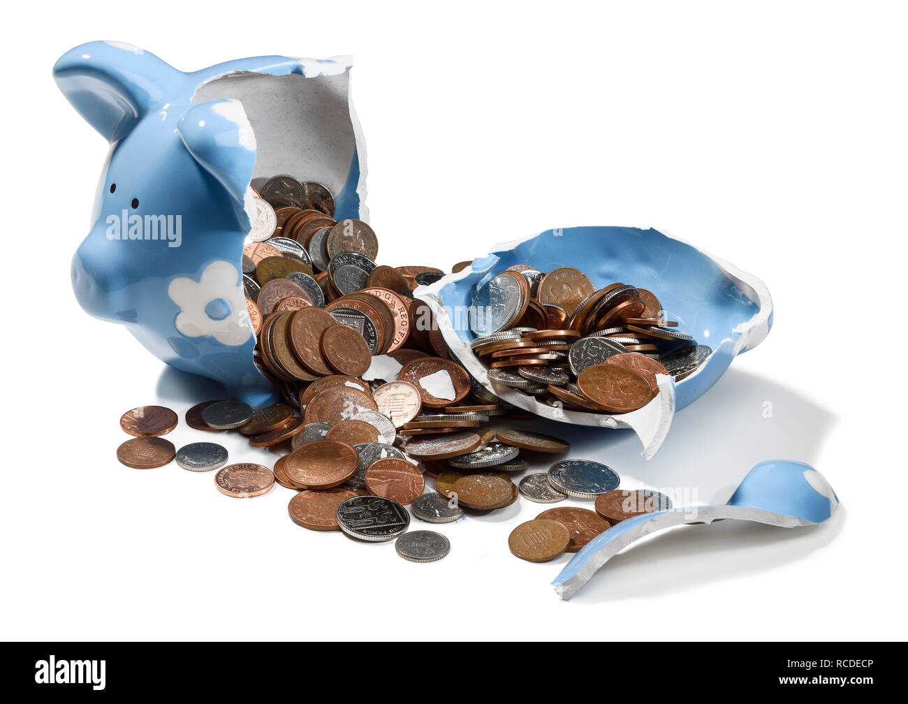 Une tirelire bleu avec sterling coins spilling out Banque D'Images