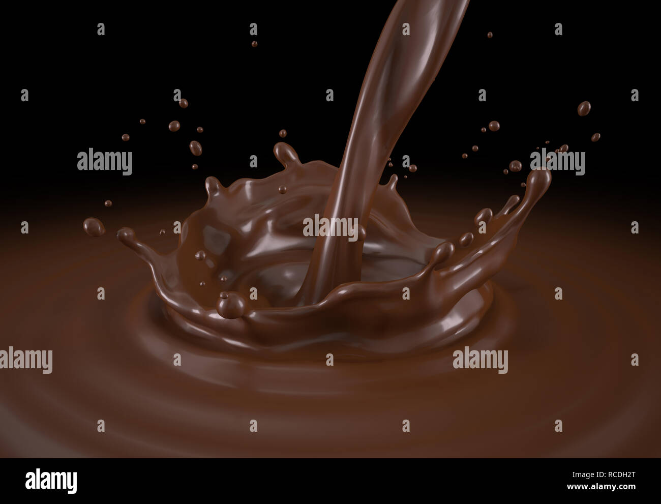 Verser le chocolat liquide avec couronne splash et ondulations. Vue de l'œil de l'oiseau. Sur fond noir. Chemin de détourage inclus. Banque D'Images