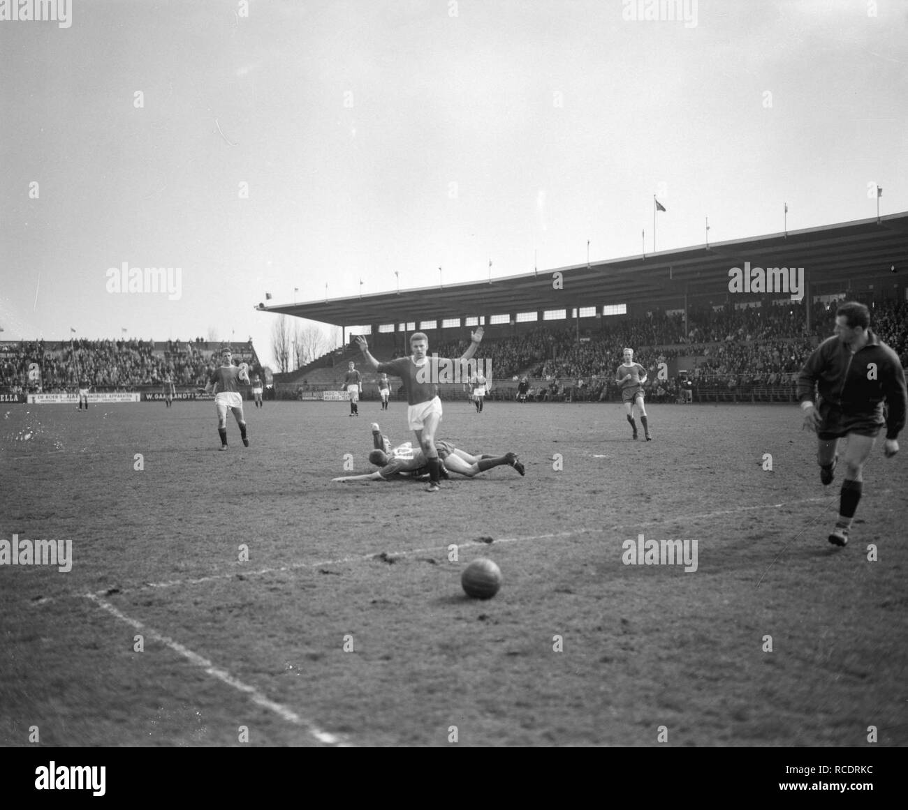 Tegen Ajax 1-2 ADO ADO-spelmoment Bestanddeelnr doel, 913-7989. Banque D'Images