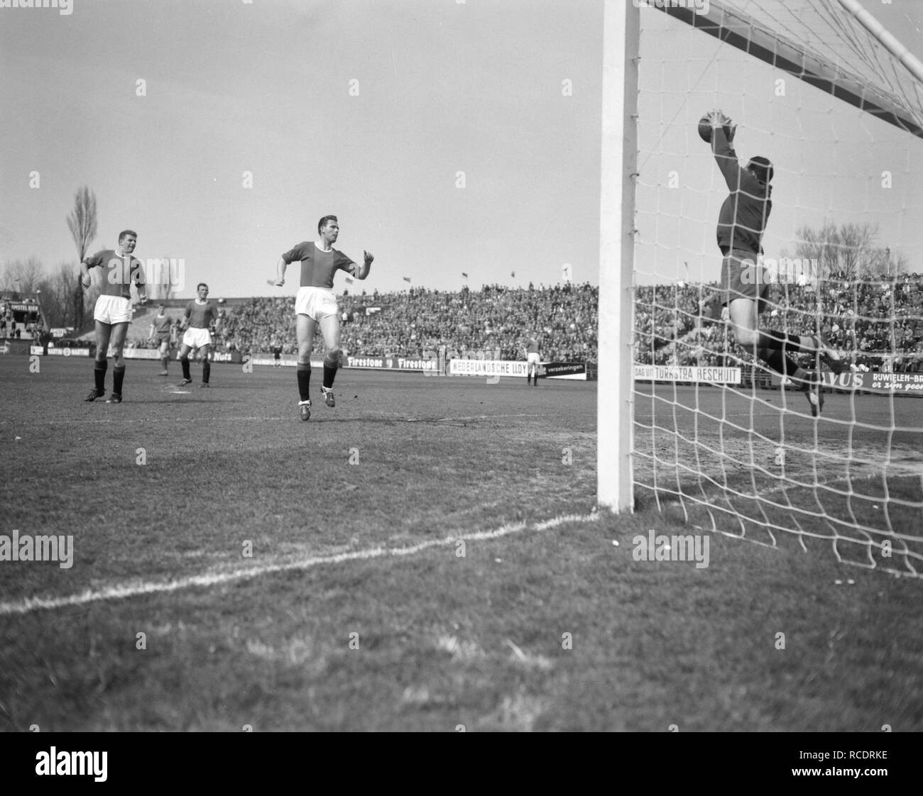Tegen Ajax 1-2 ADO ADO-spelmoment Bestanddeelnr doel, 913-7991. Banque D'Images