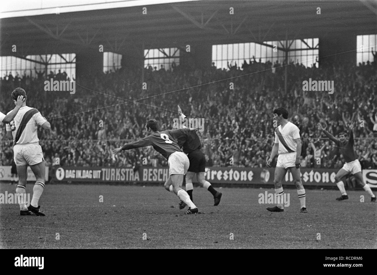 Tegen Ajax 2-1 ADO. Spelmomenten Bestanddeelnr, 921-3892. Banque D'Images