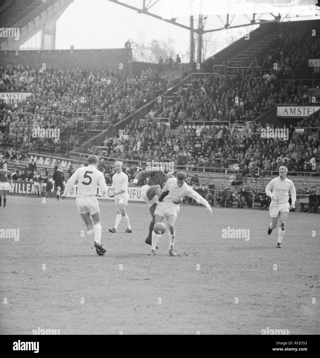 Ajax 2-1 Benfica tegen, spelmoment Bestanddeelnr, 917-7445. Banque D'Images