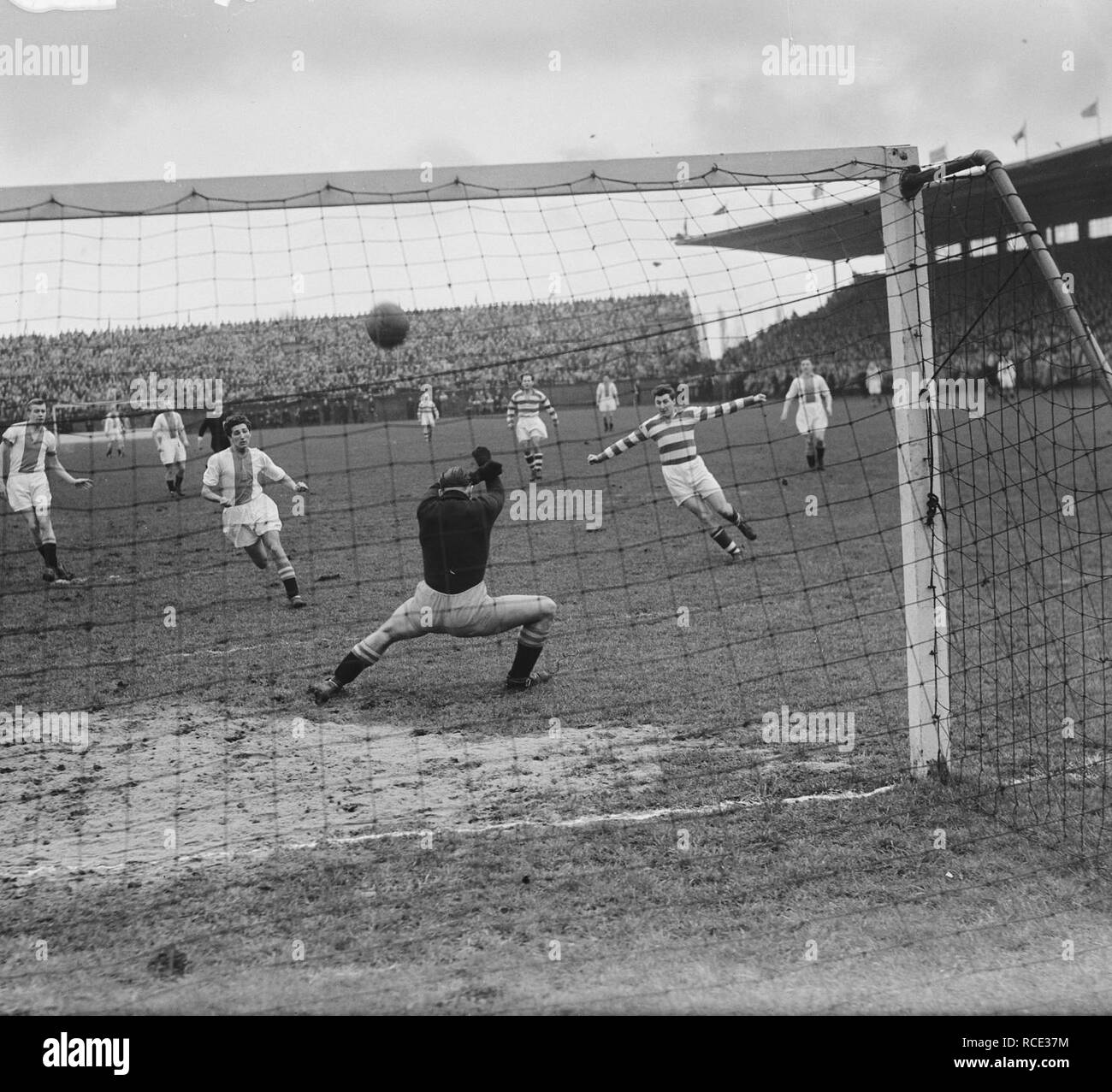 Ajax tegen Blauw-Wit 2-1, Bestanddeelnr 904-9719. Banque D'Images