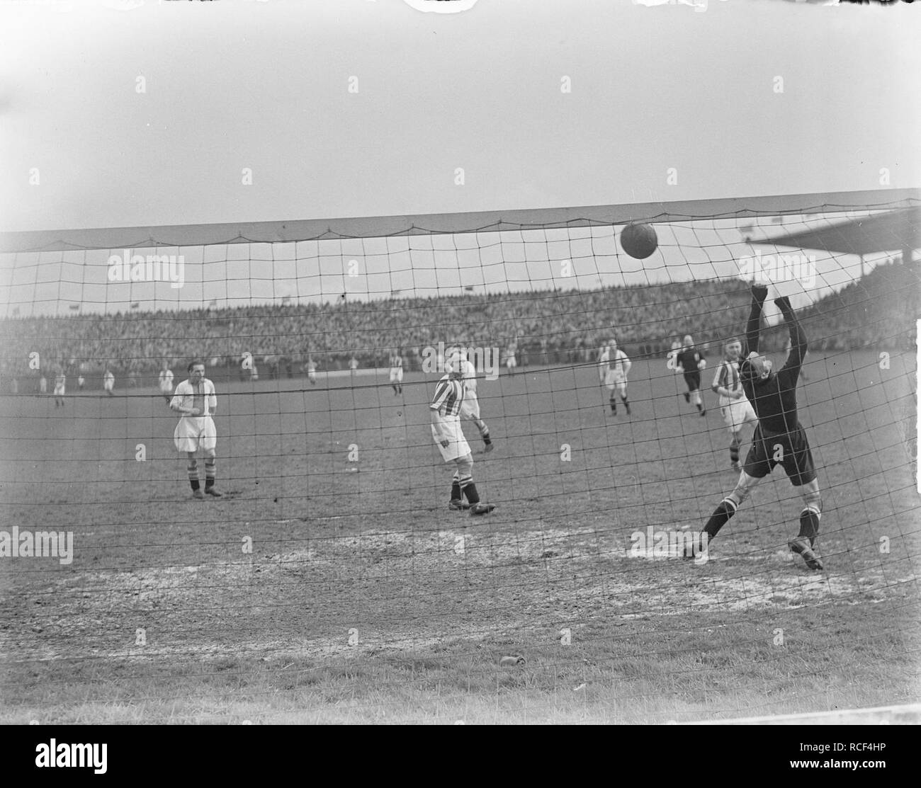 Ajax tegen Heerenveen 2-1, eerste doelpunt Bestanddeelnr, 903-8994. Banque D'Images