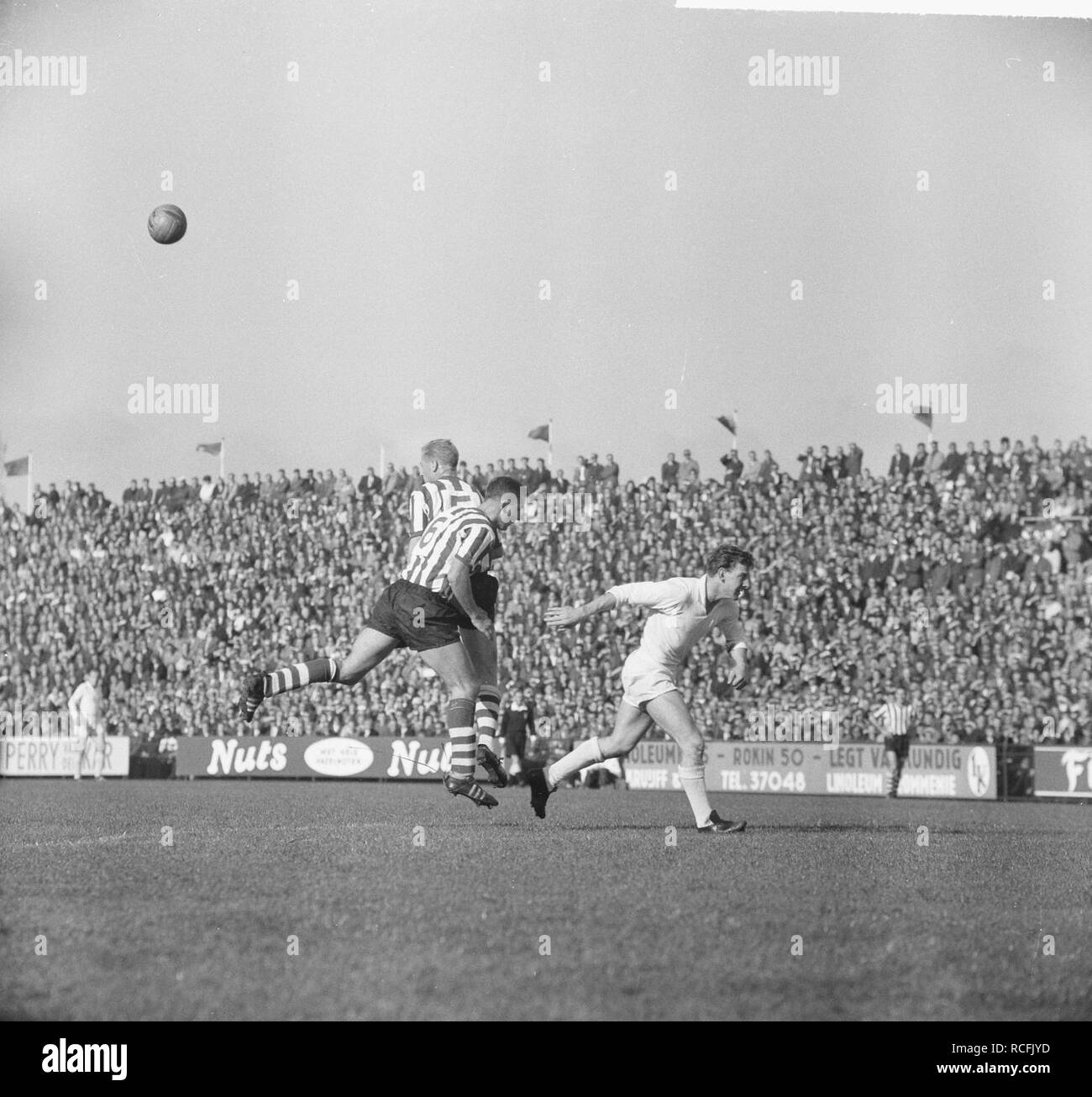 Ajax tegen Sparte 1-2, speelmoment Bestanddeelnr, 914-4323. Banque D'Images