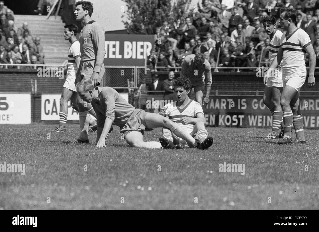 Ajax tegen Tatabanya 1-2 spelmoment Bestanddeelnr, 914-0578. Banque D'Images