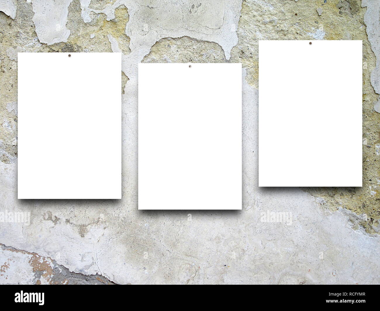 Trois images vierges sur fond de mur de béton concassé Banque D'Images
