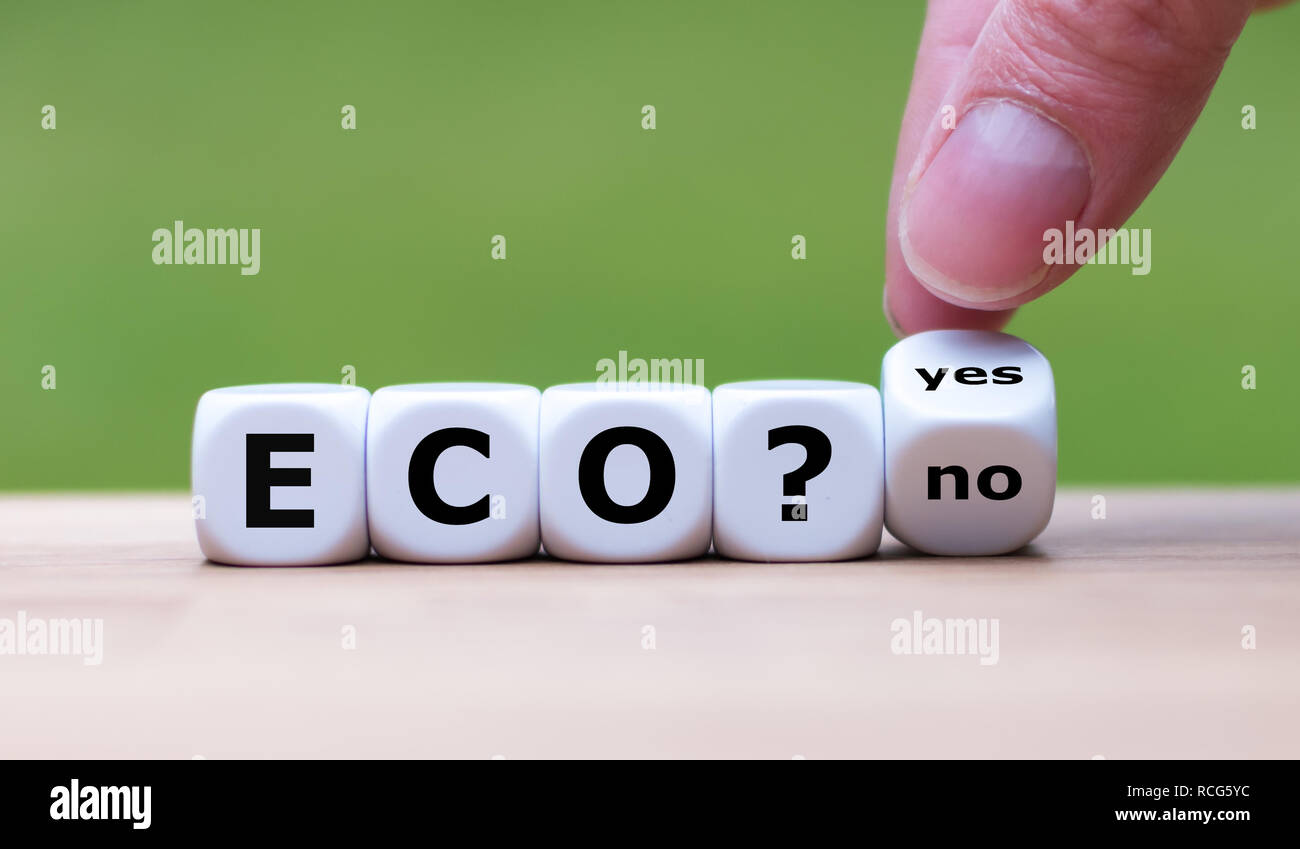 Eco friendly ? Part transforme un dés et change le mot "non" à "oui" Banque D'Images