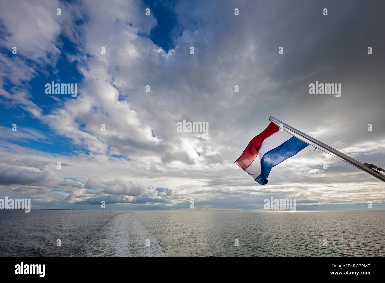 Les Pays-Bas, Vlieland, mer des Wadden, UNESCO World Heritage Site. Pavillon néerlandais de ferry. Banque D'Images
