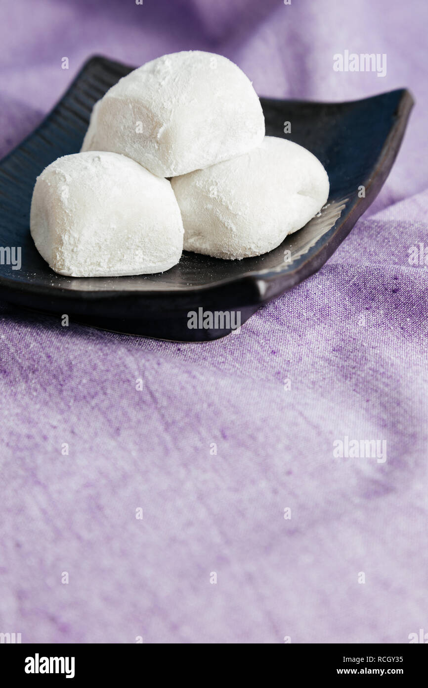 Dessert Traditionnel Japonais De Haricots Rouges Gateau De Riz Gluant Mochi Photo Stock Alamy Dessert Traditionnel Japonais De Haricots Rouges Gateau De Riz Gluant Mochi Photo Stock Alamy