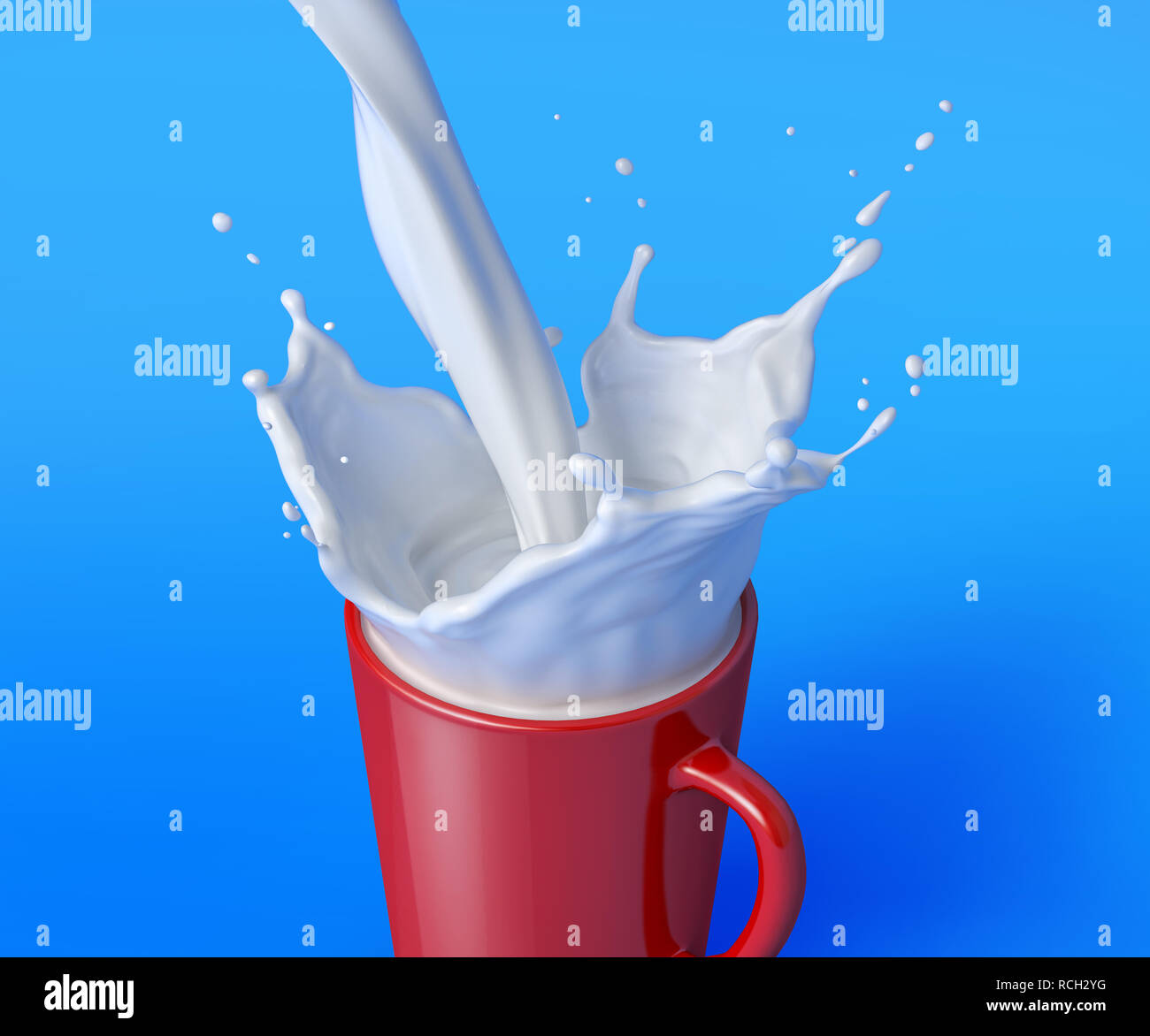 Mug rouge plein de lait avec splash. Isolé sur fond bleu. Chemin de détourage inclus. Banque D'Images