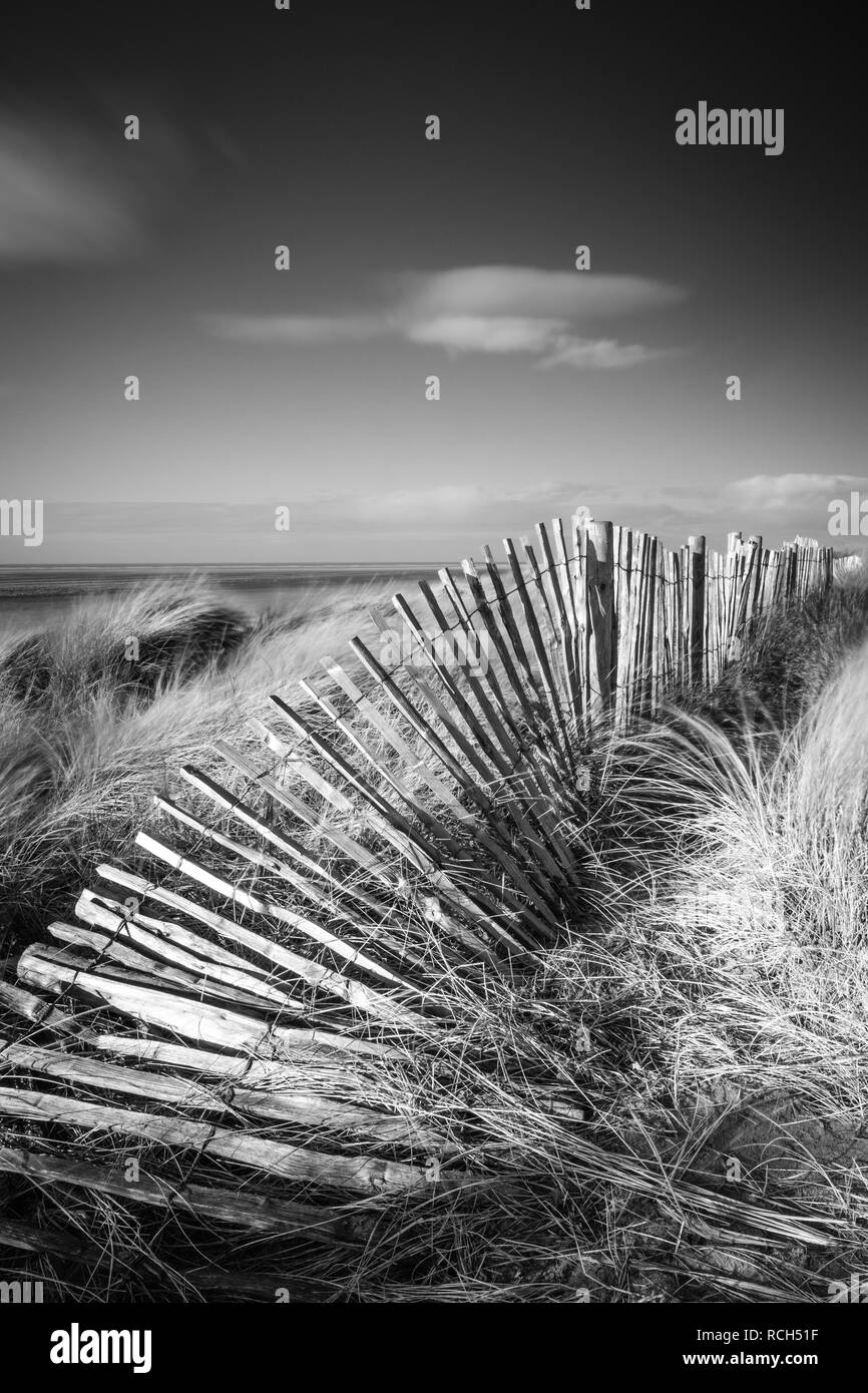 Le travail de conservation qui se déroulent sur la plage de St Annes, près de Blackpool sur la côte de Fylde. Banque D'Images