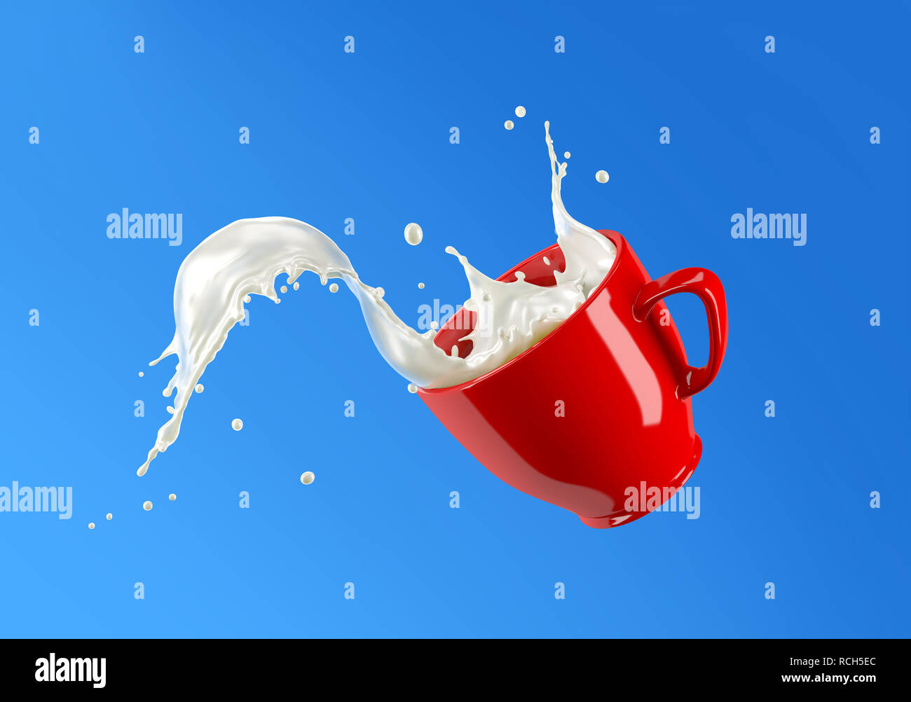 Tasse mug rouge sautant avec du lait d'éclaboussures. Isolé sur fond bleu. Chemin de détourage inclus. Banque D'Images