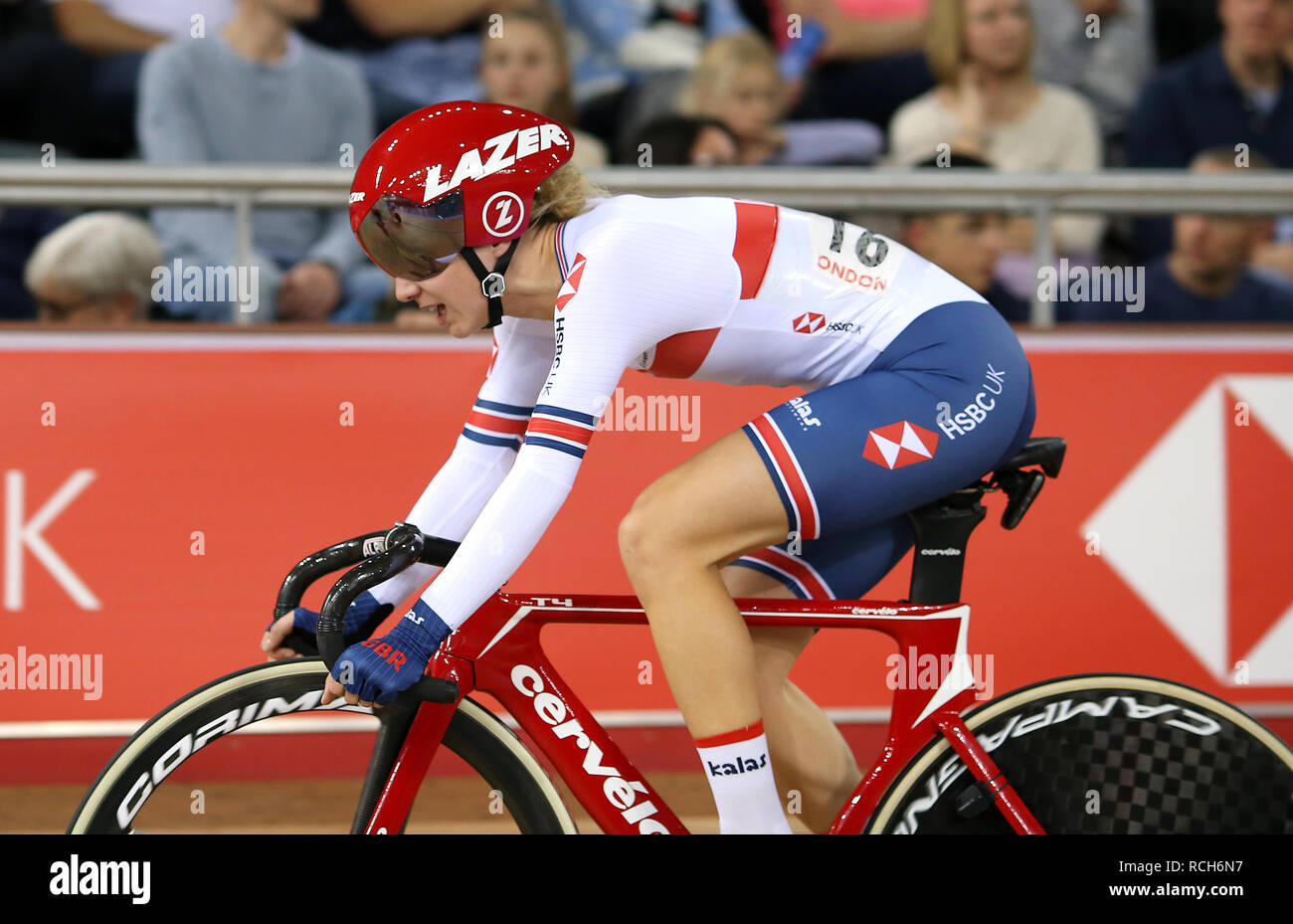 Elinor Barker de Grande-Bretagne au cours de la deuxième journée de la Tissot UCI Coupe du Monde de Cyclisme sur piste à Lee Valley VeloPark, Londres. Banque D'Images