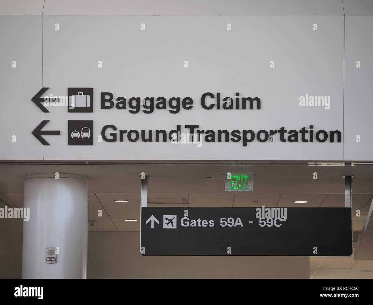 La récupération des bagages / Transport au sol panneau à l'Aéroport International de San Francisco Banque D'Images