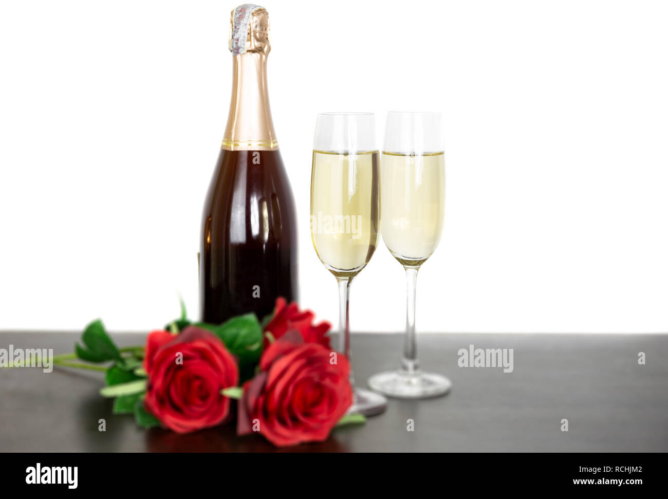 Bouteille De Champagne Et Deux Verres De Fleurs Rose Rouge Isole Sur Fond Blanc Photo Stock Alamy Bouteille De Champagne Et Deux Verres De Fleurs Rose Rouge Isole Sur Fond Blanc Photo Stock Alamy