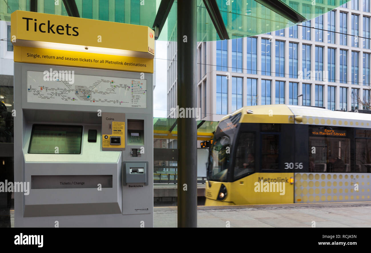Ticket machine tram manchester england Banque de photographies et d'images  à haute résolution - Alamy