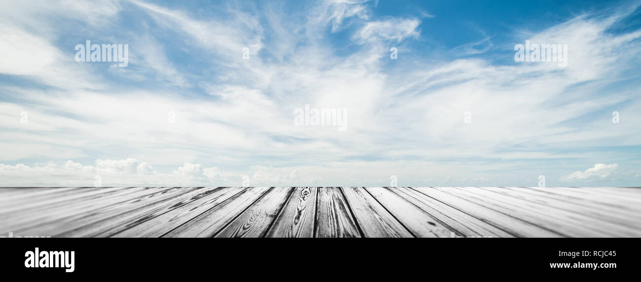 Ciel et nuages tropicaux d'été Banque D'Images