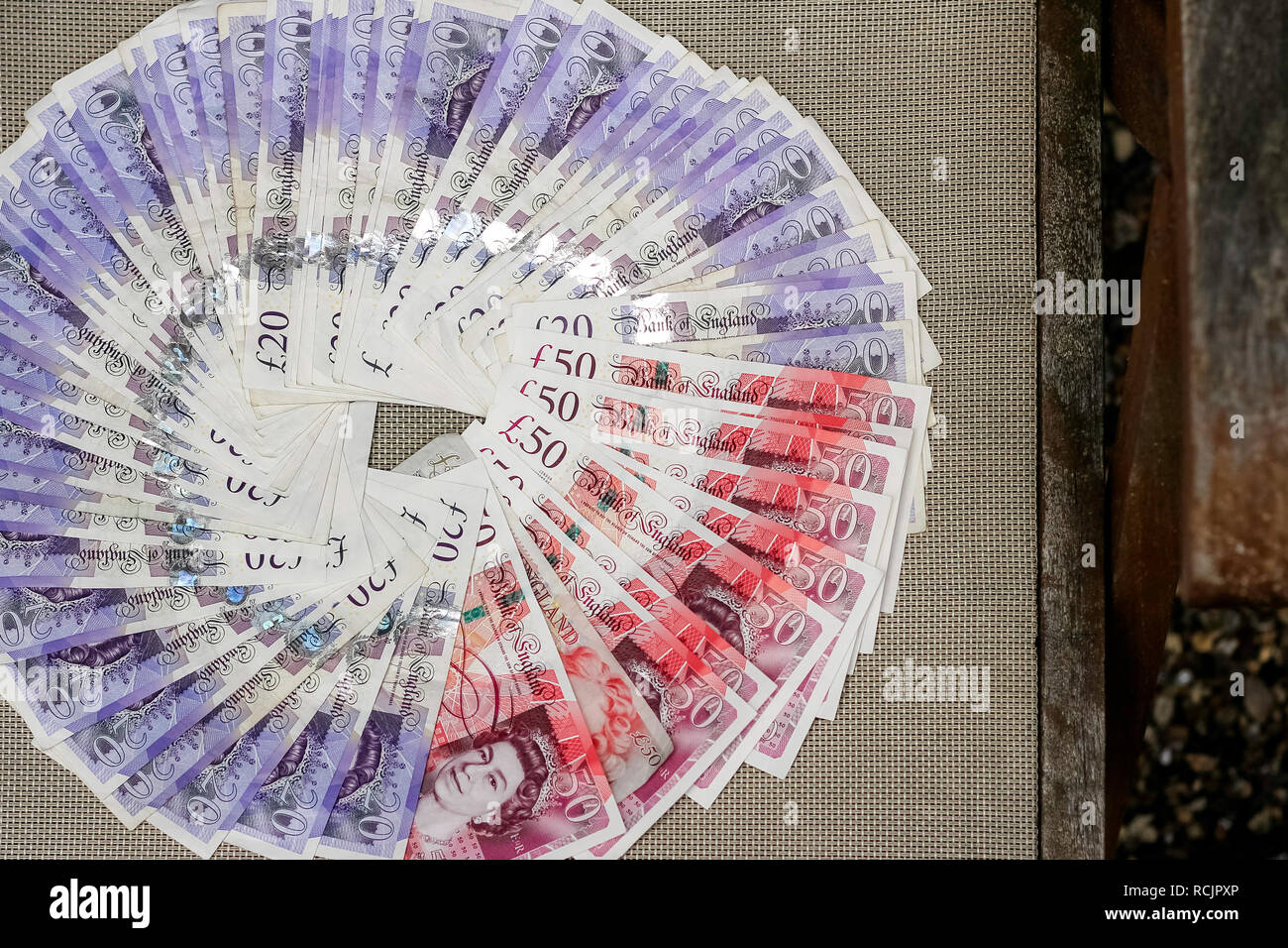 Londres, Royaume-Uni - 13 janvier 2019 : les livres britanniques, du papier-monnaie portant sur le background Banque D'Images