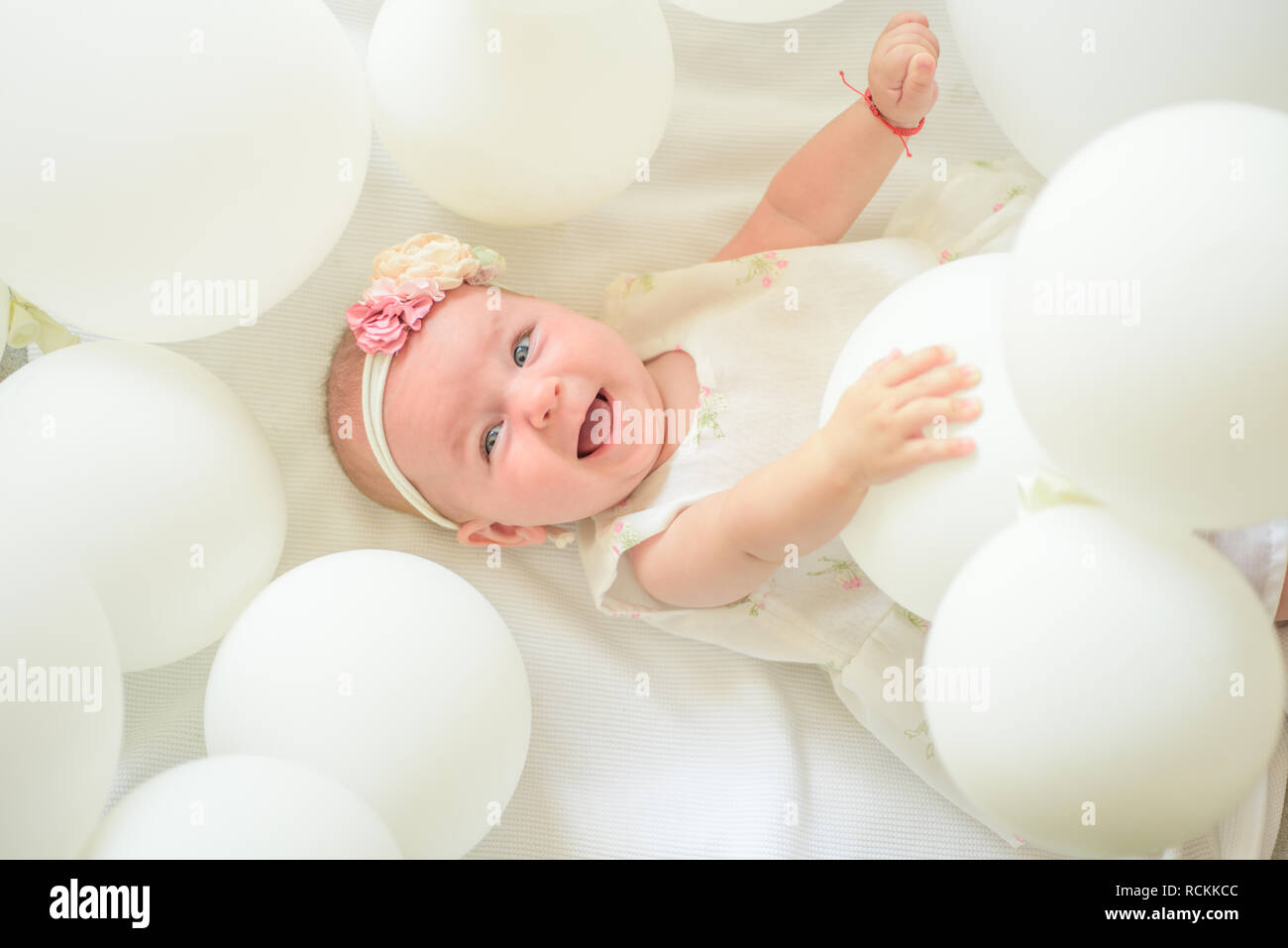 Seulement Des Aliments Frais Et Sains Pour Mon Bebe Sweet Little Baby Nouvelle Vie Et La Naissance Petite Fille Joyeux Anniversaire La Famille La Garde Des Enfants Journee Des Enfants Portrait D Heureux