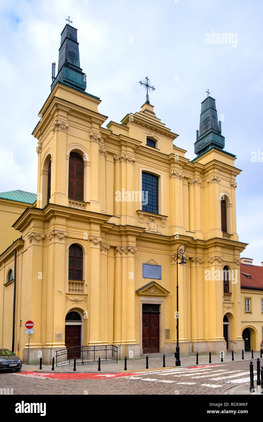 Varsovie, Mazovie / Pologne - 2018/12/15 : Les Frères Franciscains de l'église catholique de Saint François à Zakroczynska stigmates séraphique street dans le quartier historique Banque D'Images