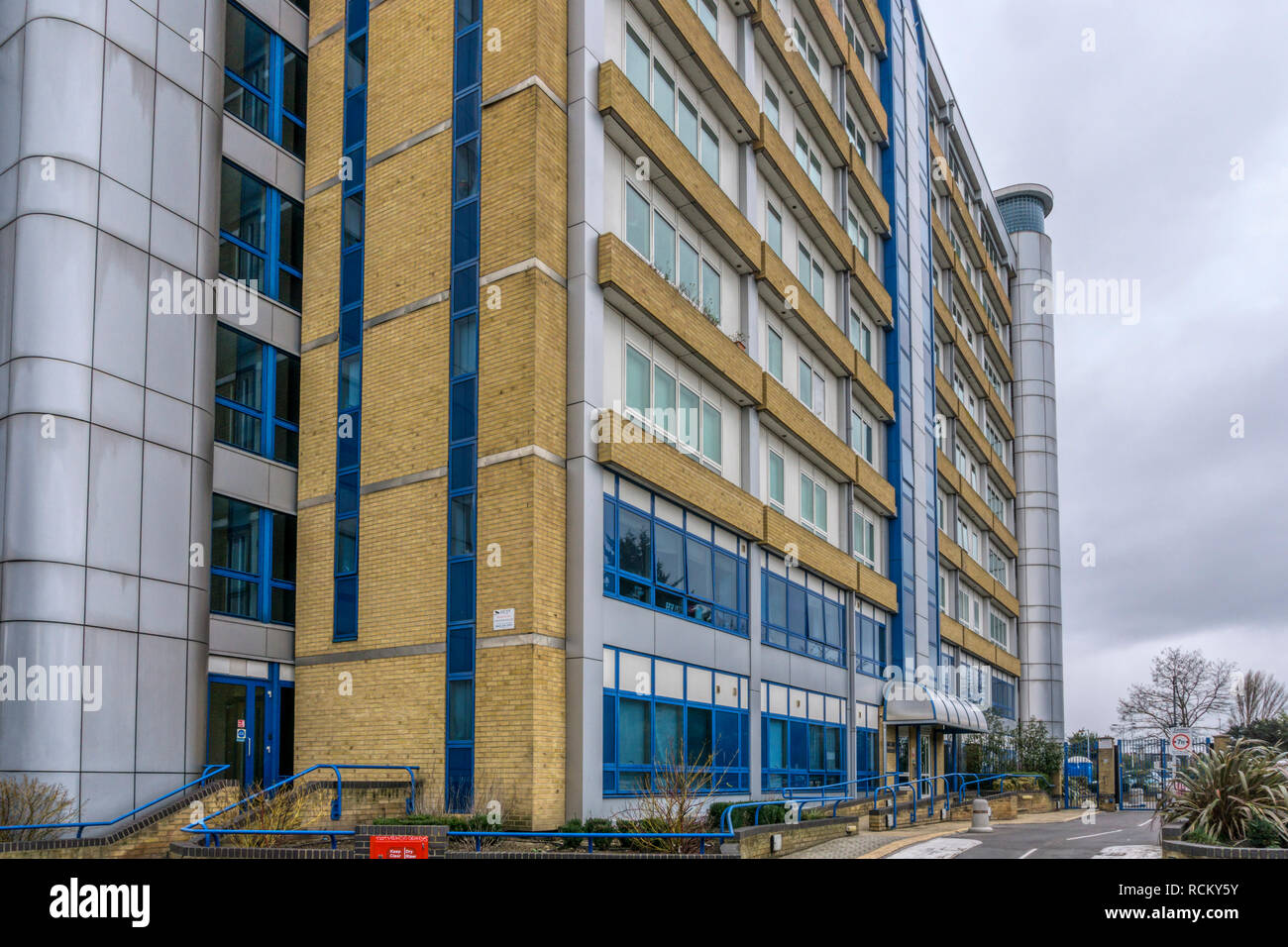 Les résidents de Northpoint, à Bromley, doivent faire face à des coûts élevés pour l'enlèvement du revêtement ACM (matériau composite d'aluminium) comme contribué à l'incendie de la tour Grenfell. Banque D'Images