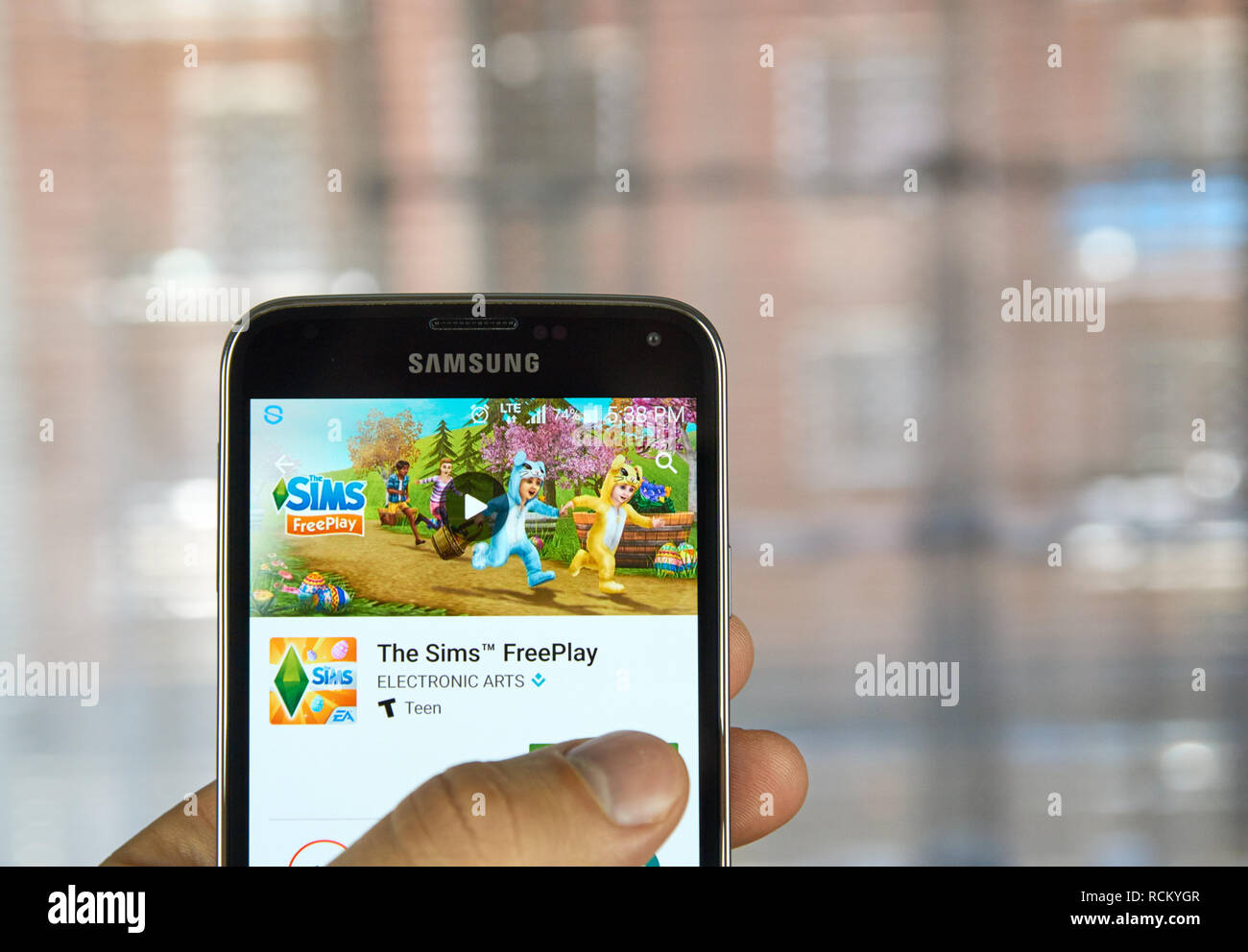 Montréal, Canada - le 5 avril 2016 : Le jeu de Sims sur Android. Les Sims est un jeu vidéo de simulation de vie, développé par EA Maxis et publier Banque D'Images