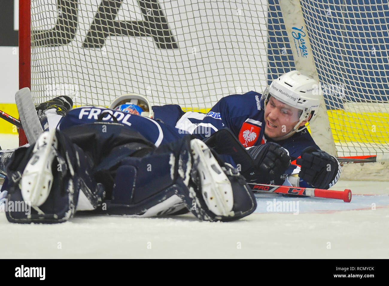 Pilsen, République tchèque. 15 Jan, 2019. L-R Dominik Frodl et David Kvasnicka (Plzen) sont vus pendant le match retour de Ligue des champions de hockey sur glace HC demi-finale play off Skoda Plzen vs Frolunda Indiens, le 15 janvier 2018, dans la région de Pilsen, République tchèque. Photo : CTK Miroslav Chaloupka/Photo/Alamy Live News Banque D'Images