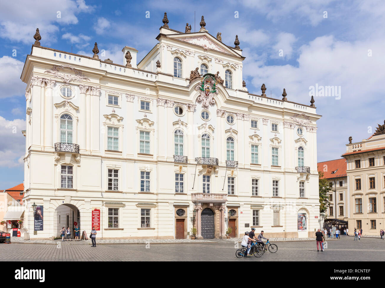 Palais de l'archevêque de Prague Prague Hradcany Square Hradčanské náměstí Prague République Tchèque Europe Banque D'Images