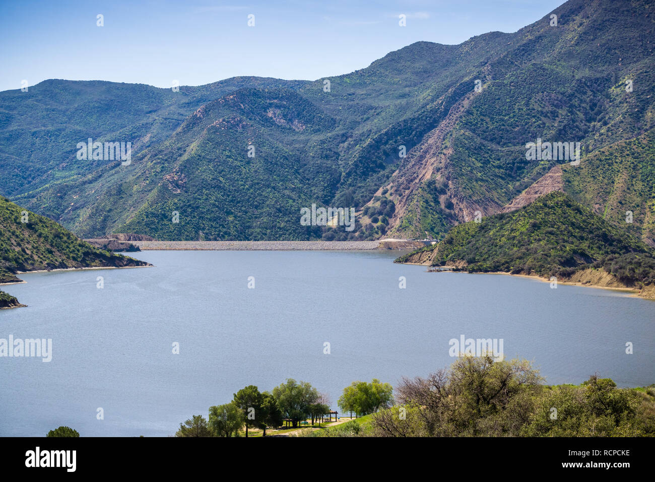 Paysage du lac Pyramid vu de vista del Lago aire de repos sur J5, Los Angeles County, Californie Banque D'Images