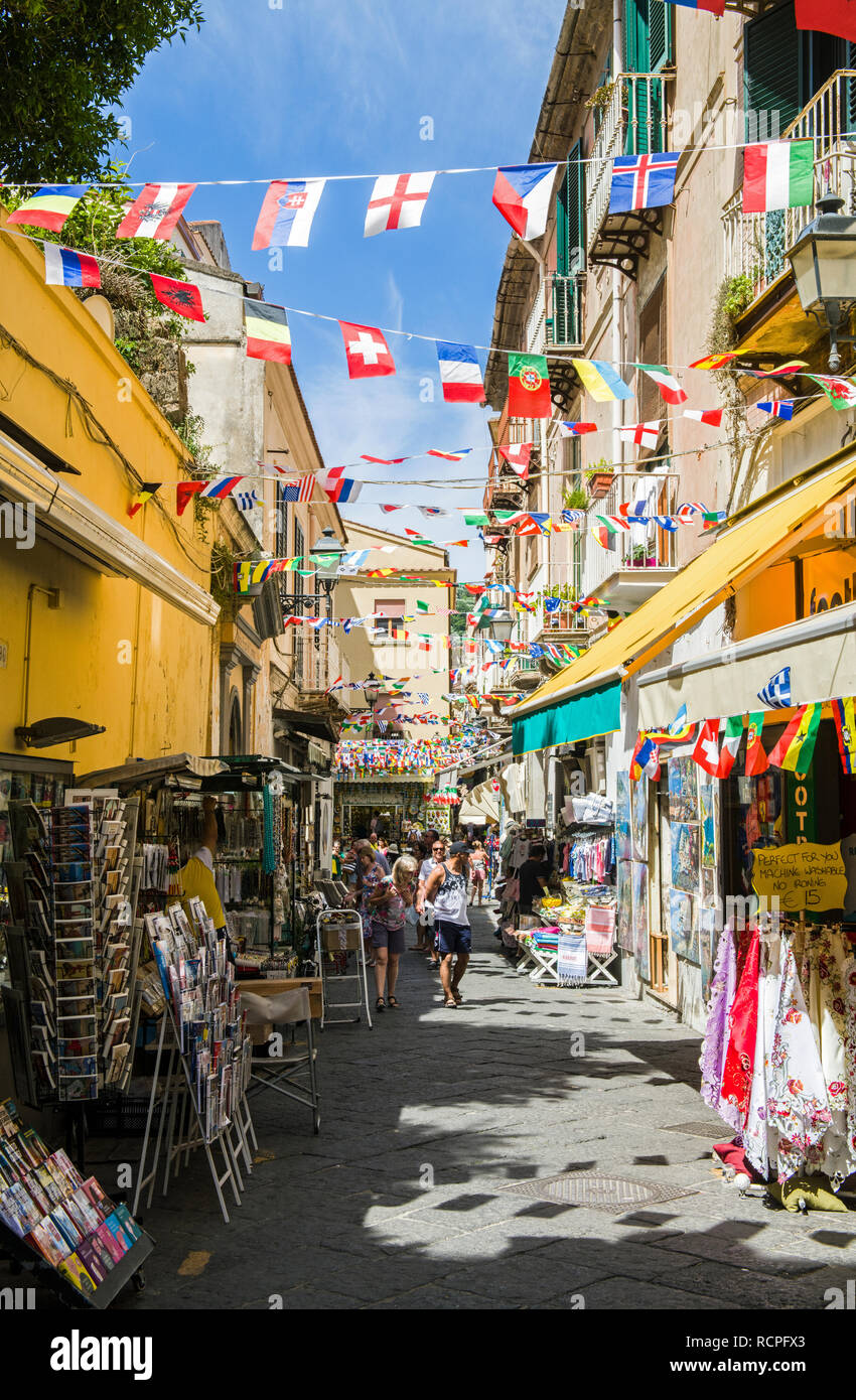 Rue Latérale à Sorrente Italie Vente de souvenirs Banque D'Images