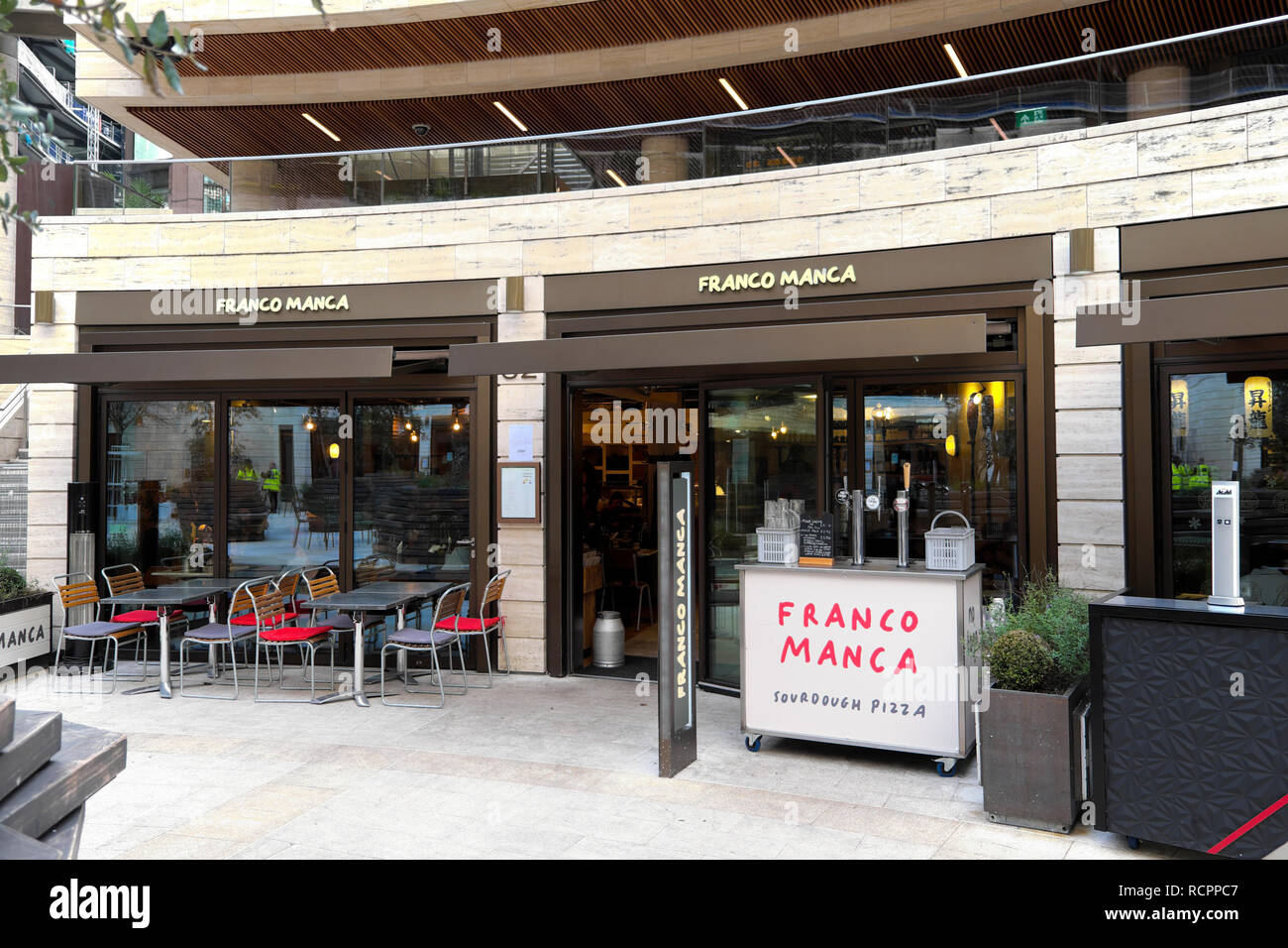 Franco Manca restaurant italien pizza au levain Vue extérieure de shop Broadgate Circle près de Liverpool Street Ville de London England UK KATHY DEWITT Banque D'Images