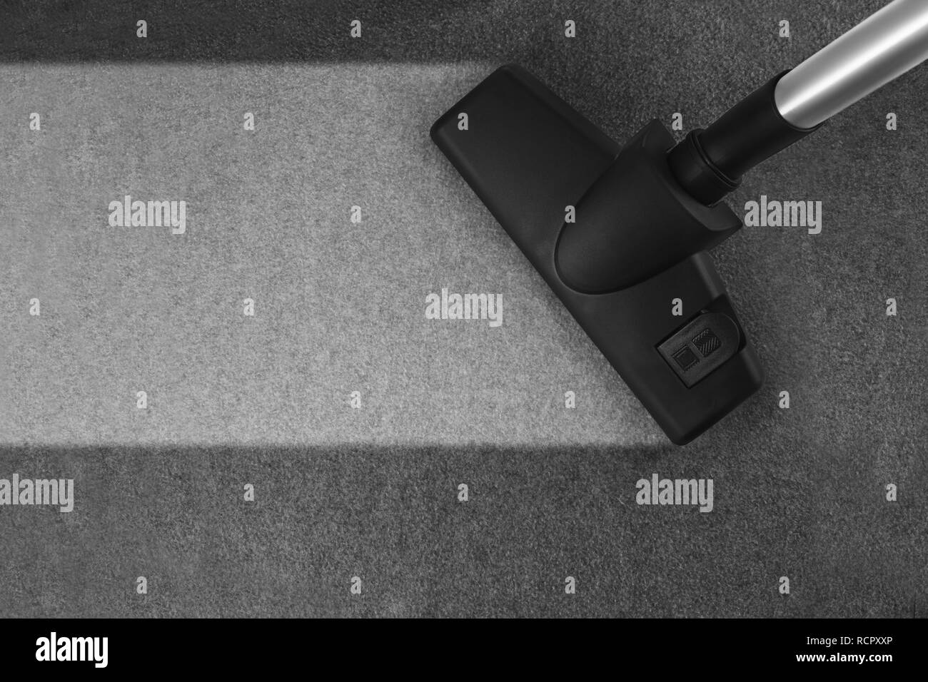Nettoyage des tapis avec aspirateur et copy space Banque D'Images