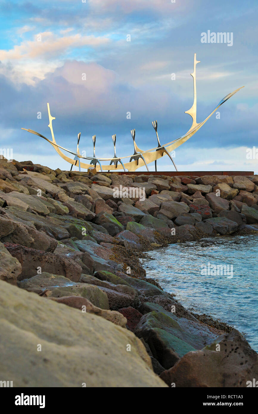 Solfar Soleil bateau Voyager sculpture par Jon Gunnar Arnason, Reykjavik, Islande Banque D'Images