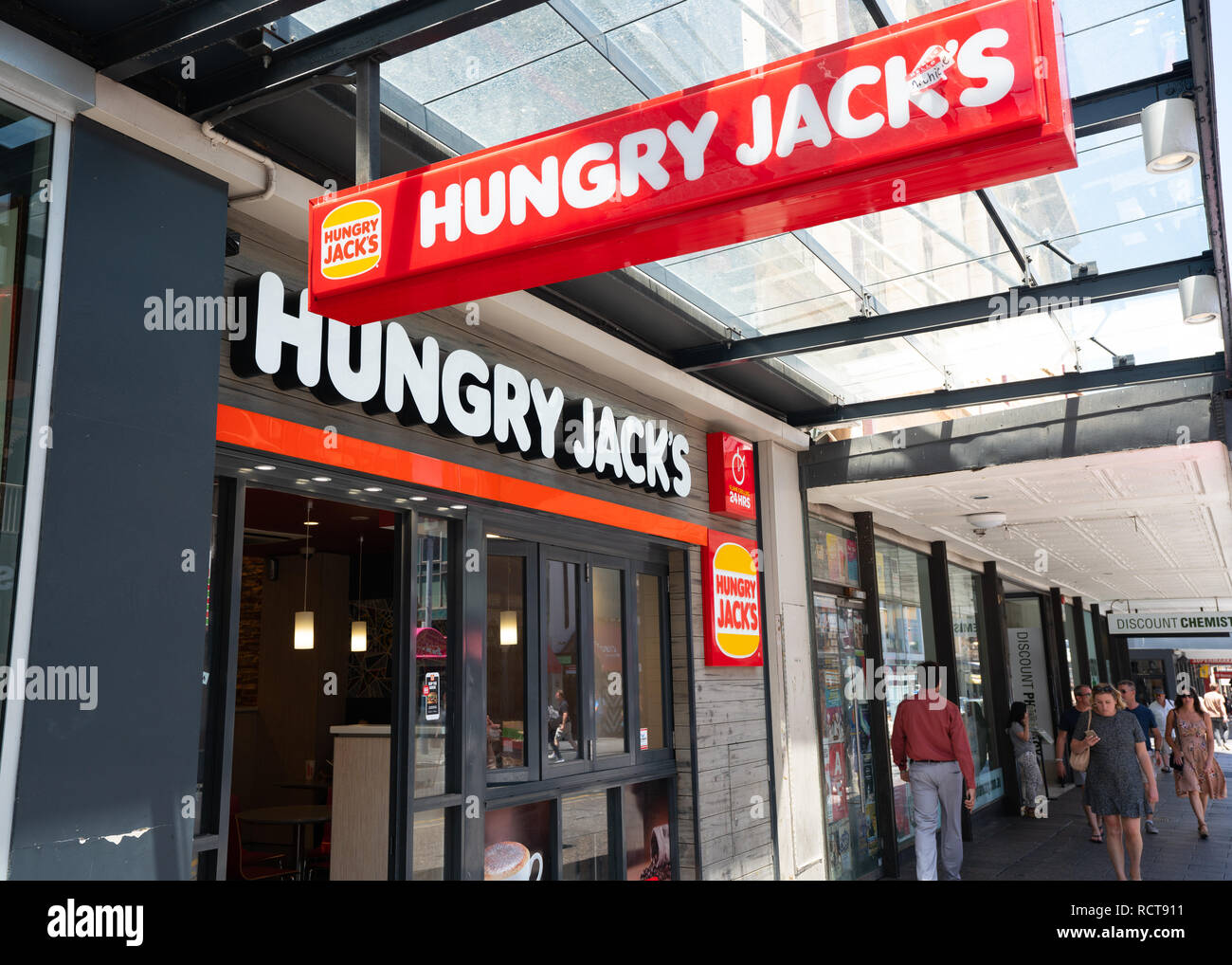 31 décembre 2018, Adelaide Australie : Hungry Jack's restaurant entrée avec un logo franchise à Adélaïde en Australie Banque D'Images