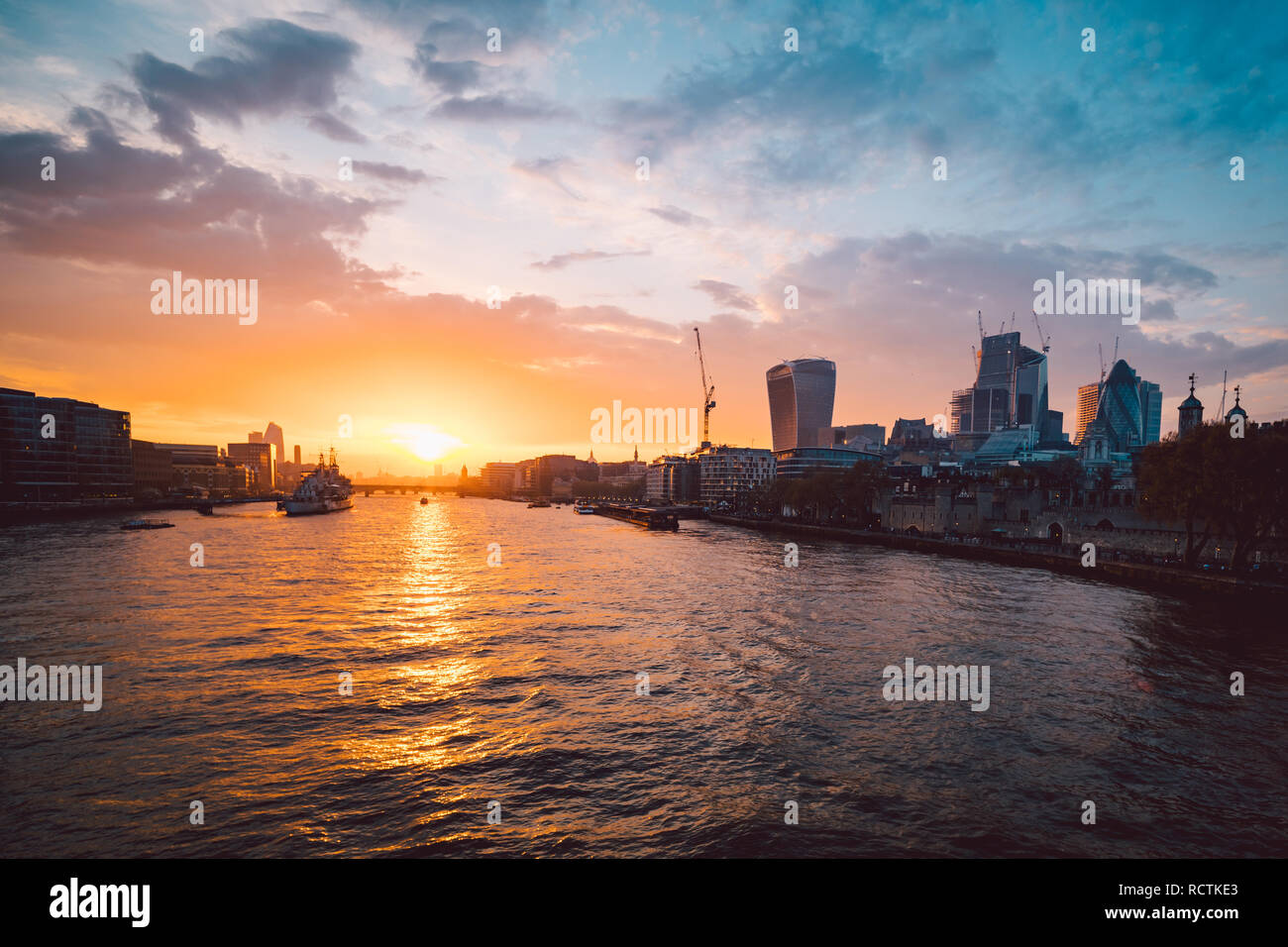 Incroyable Coucher De Soleil Sur La Tamise à Londres Banque