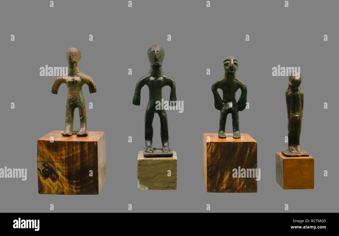 Séville, Espagne - 7 juillet 2018 : des ex-voto de Bronze Sanctuaire ibérique, 4ème siècle avant notre ère, au Musée archéologique de Séville, Andalousie, Espagne Banque D'Images