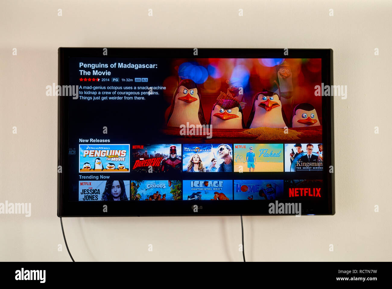Montréal, Canada - 20 mars 2016 - application fonctionnant sur Netflix LG TV.  Netflix est un fournisseur mondial de streaming les films et séries télé  Photo Stock - Alamy
