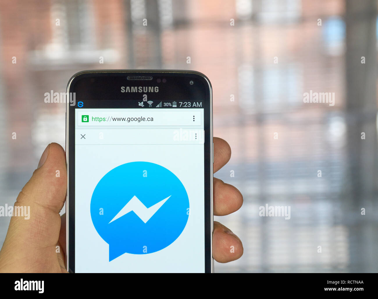 Montréal, Canada - 20 mars 2016 - Facebook messenger sur logo Samsung S5 écran. Facebook Messenger est un service de messagerie instantanée et un logiciel Banque D'Images