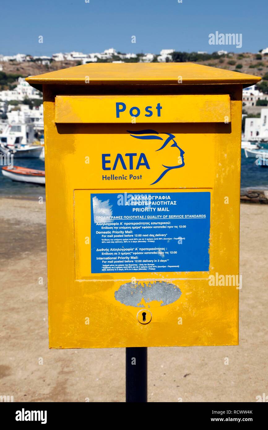 Boite aux lettres jaune de la Poste grecque, Mykonos, Grèce, Europe Banque D'Images