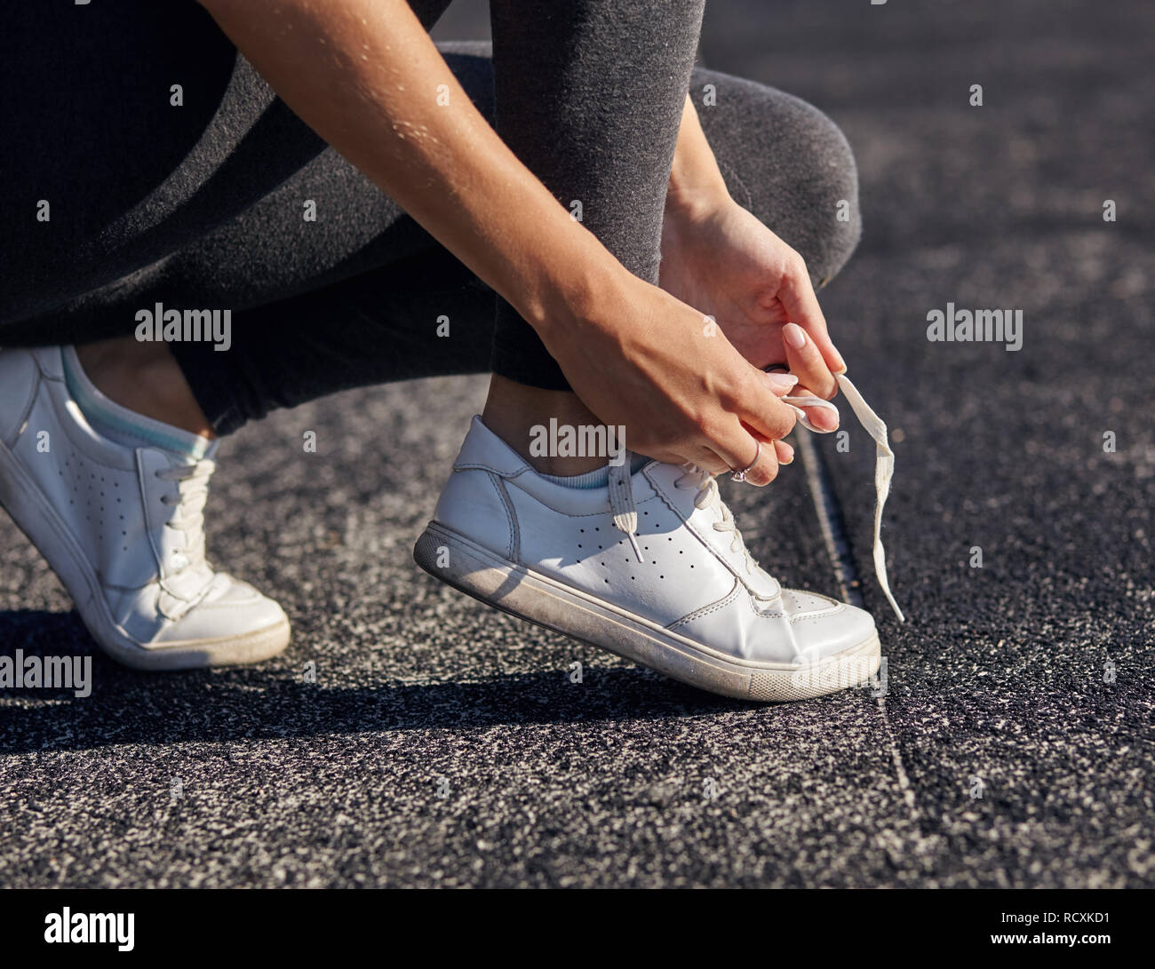 Chaussures Running - Liage de lacets. Banque D'Images