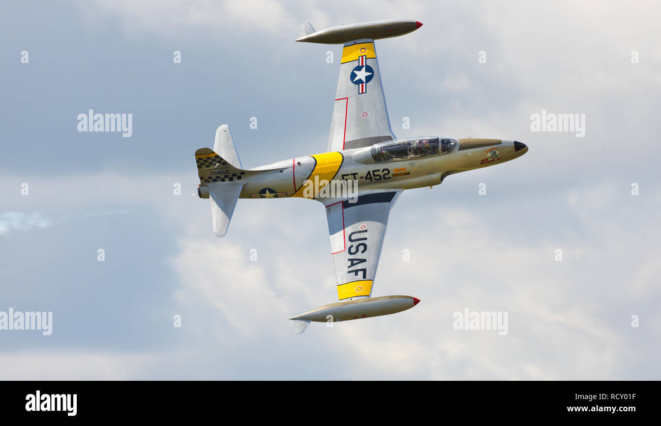 Lockheed T-33 Shooting Star un avion d'entraînement en vol subsonique air show Banque D'Images
