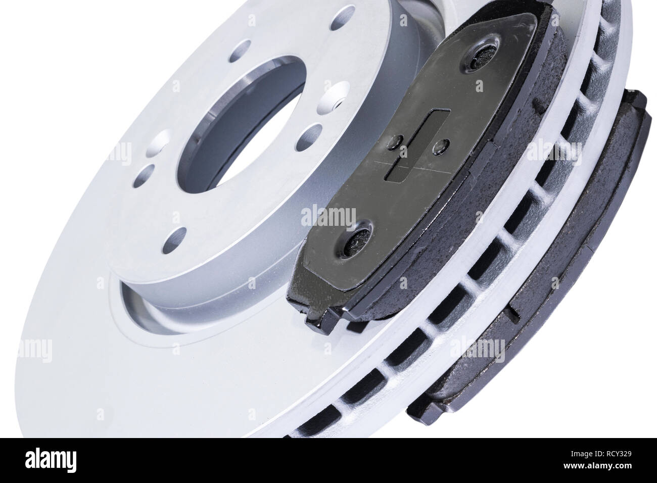 Les disques de frein et les plaquettes de frein isolé sur fond blanc. Des pièces automobiles. Rotor de disque de frein isolé sur blanc. Disque de freinage. Pièce de voiture. Esthétique auto. Pièces de Banque D'Images