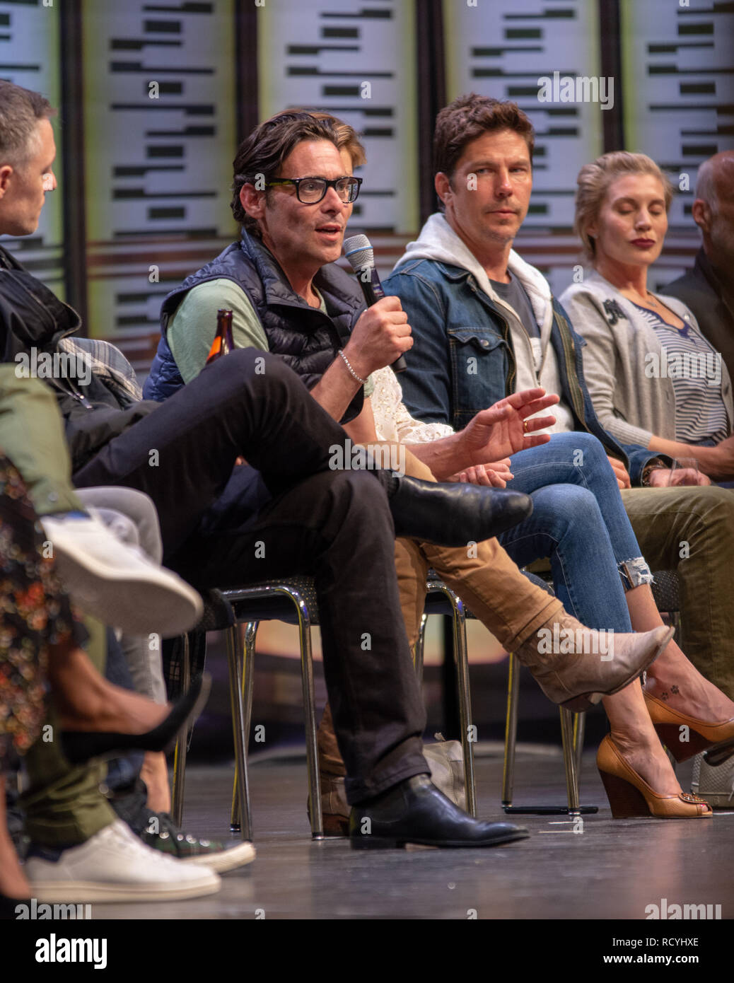 BONN, Allemagne - 19 MAI 2018 : Tahmoh Penikett, James Callis, Tricia Helfer, Michael Trucco, Katee Sackhoff, Battlestar Galactica, réunion à la Fedcon 27 Banque D'Images